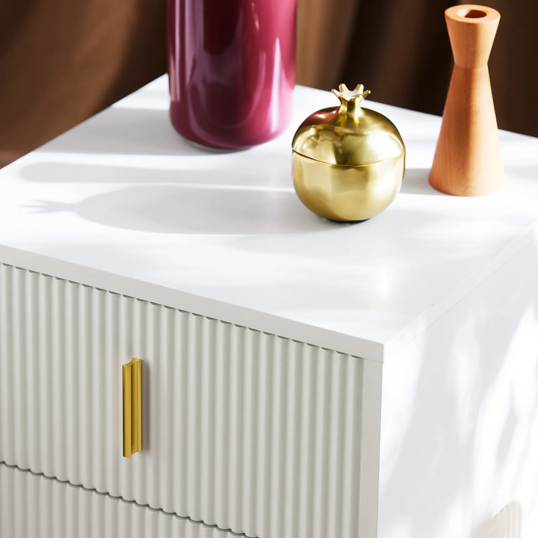 Hvidt natbord med 2 skuffer, moderne og kompakt sengebord til soveværelset