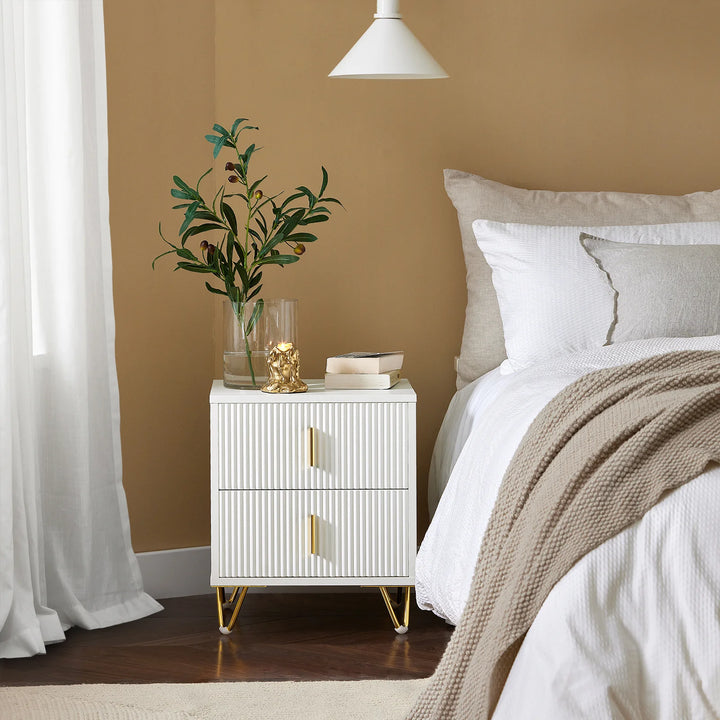 Hvidt natbord med 2 skuffer, moderne og kompakt sengebord til soveværelset