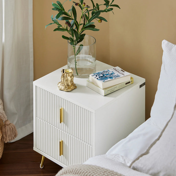 Hvidt natbord med 2 skuffer, moderne og kompakt sengebord til soveværelset