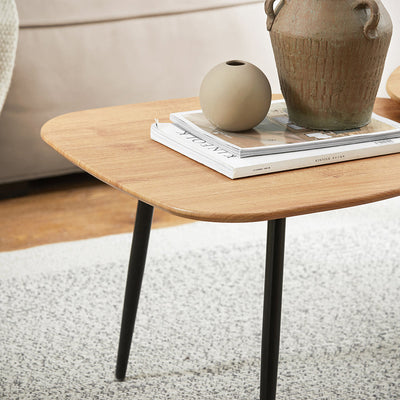 Sofabord med åbent design og naturlig farvekombination - Skaber en elegant atmosfære!