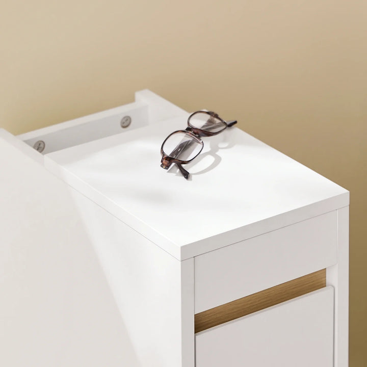 Elegant og pladsbesparende sengebord i hvid MDF materiale (20 x 60 x 35 cm)