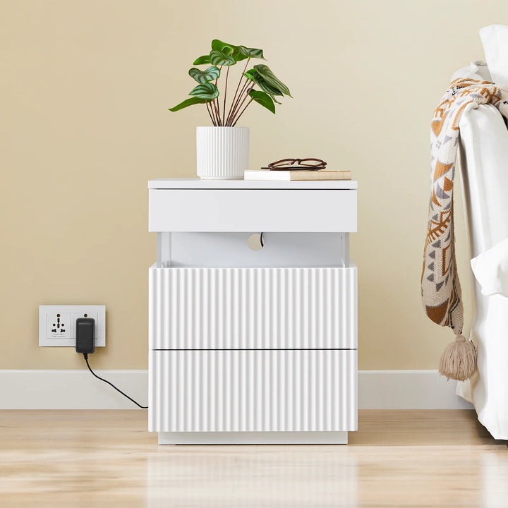 Optimal opbevaring: sengebord med 3 skuffer og ambient lys, B41 × D40 × H52cm