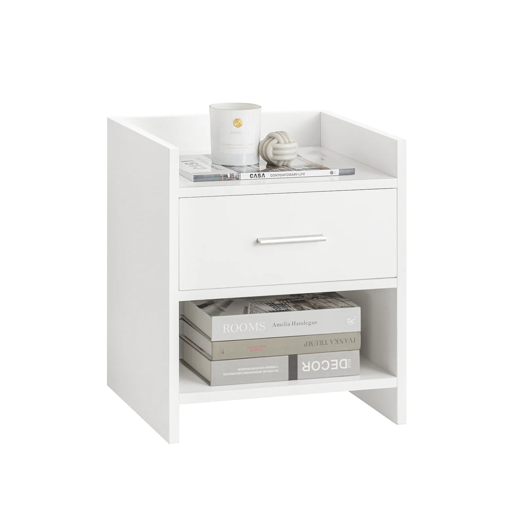 Opgrader dit soveværelse eller din stue med dette stilfulde og funktionelle sidebord, B38 x D35 x H45 cm