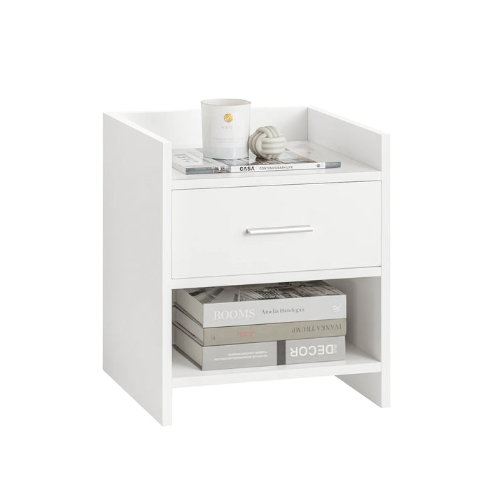 Opgrader dit soveværelse eller din stue med dette stilfulde og funktionelle sidebord, B38 x D35 x H45 cm