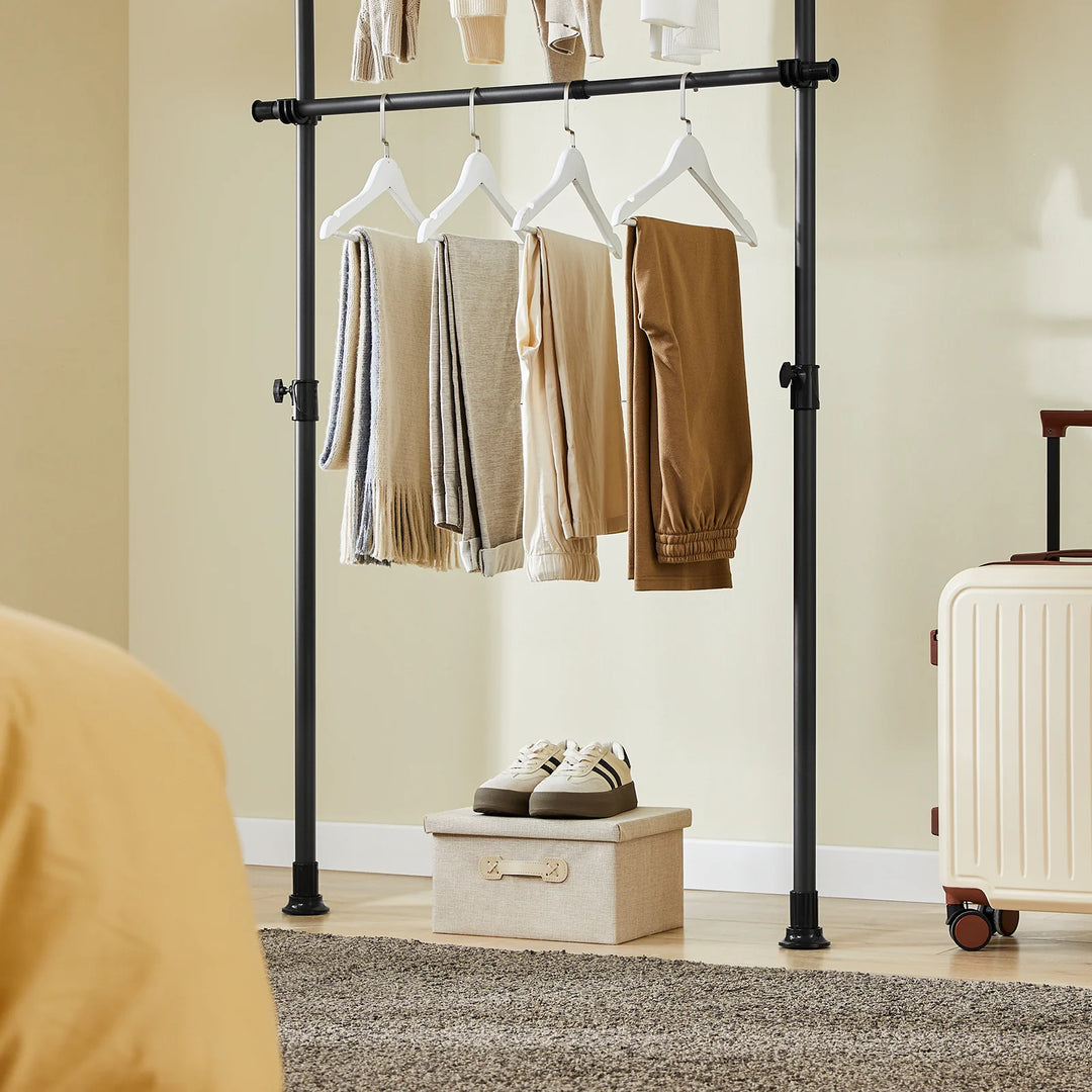 Stabil og justerbar teleskopisk garderobe i sort – åben tøjstang med hylder og kroge til soveværelse eller walk-in-closet