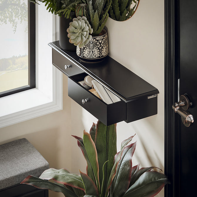 Væghylde med 2 skuffer i sort