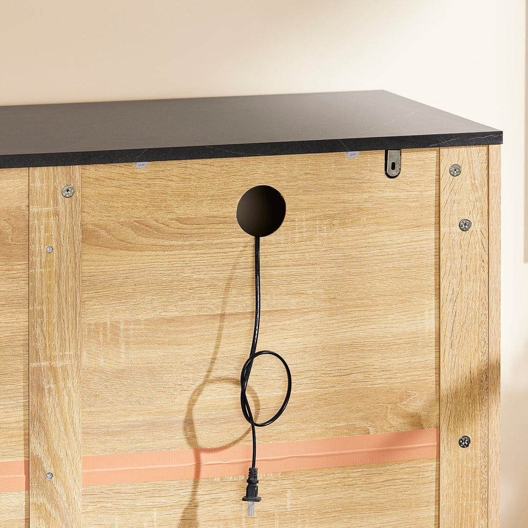 Kompakt køkkenhelt: buffetskab med mikrobølgeovnsfag og moderne jalousidør (eg/sort), 107×40×85 cm