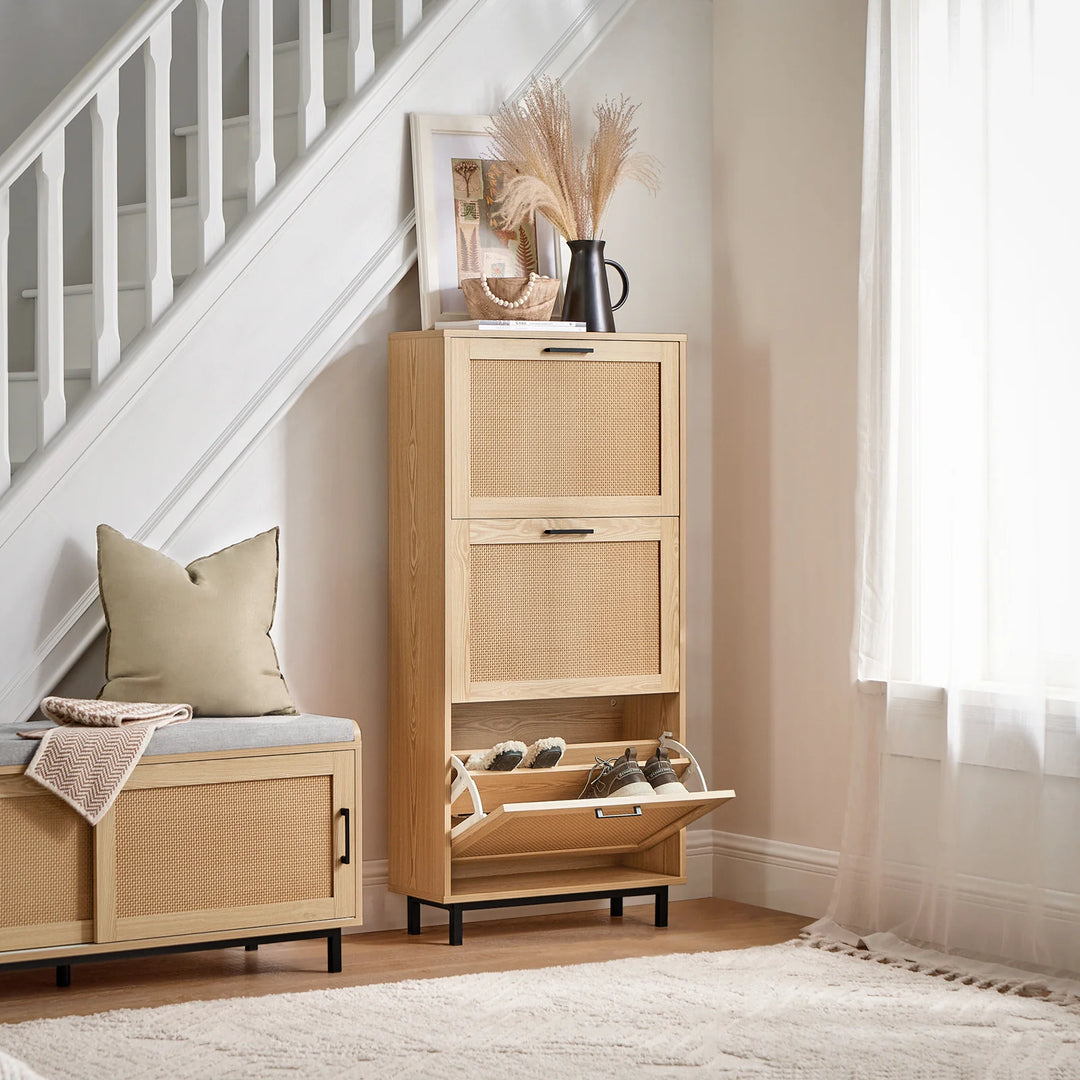Entrésæt med skobænk og skoskab i smuk japandi-stil, naturfarvet