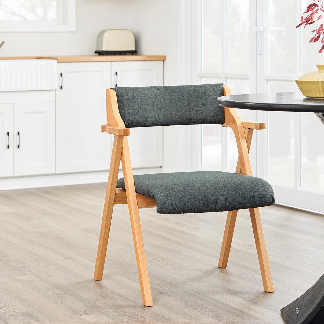 Sammenklappelig træstol med hynde – pladsbesparende og komfortabel spise- og loungestol i mørkegrå