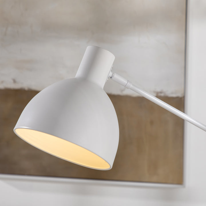 Industriel gulvlampe, højdejusterbar, med gulvkontakt; 30 m x 30 cm x 131 cm, sort