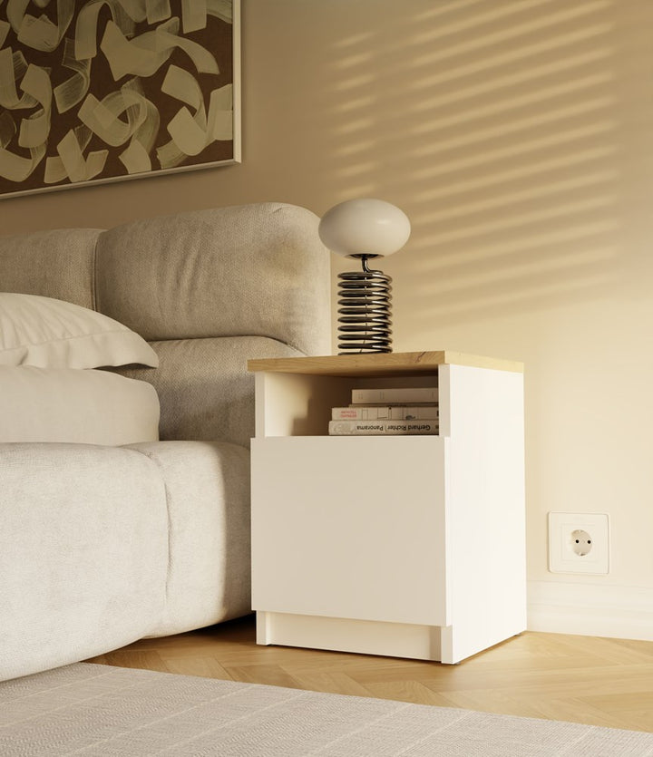 Moderne natbord / sengebord, med låge, hvid og naturfarvet