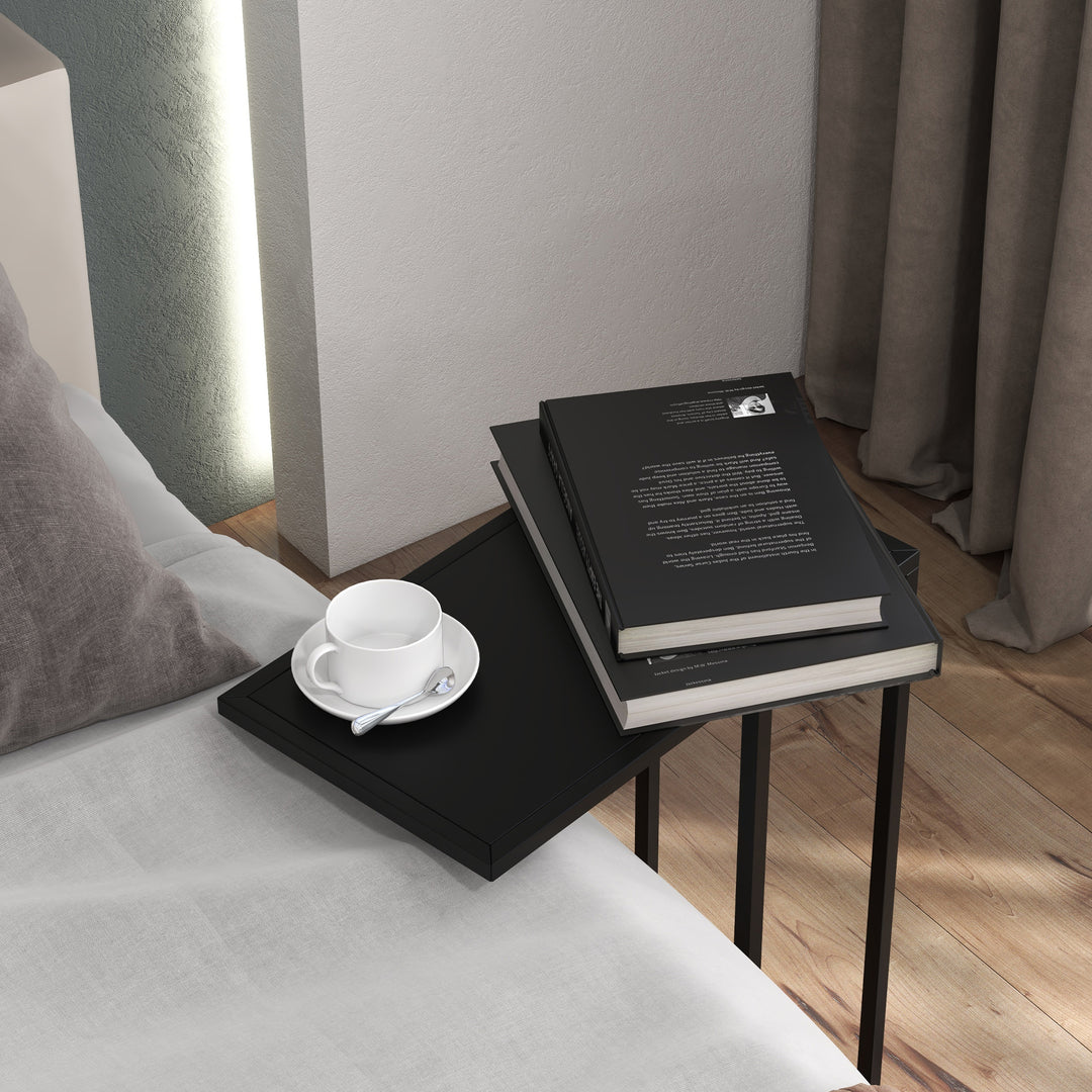 Slankt C-formet sidebord i stål – Perfekt til sofaen