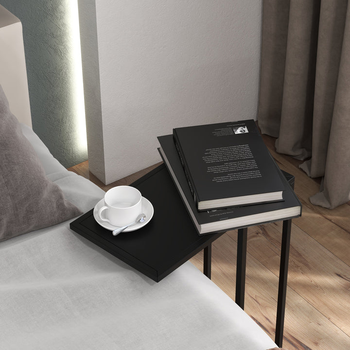 Slankt C-formet sidebord i stål – Perfekt til sofaen