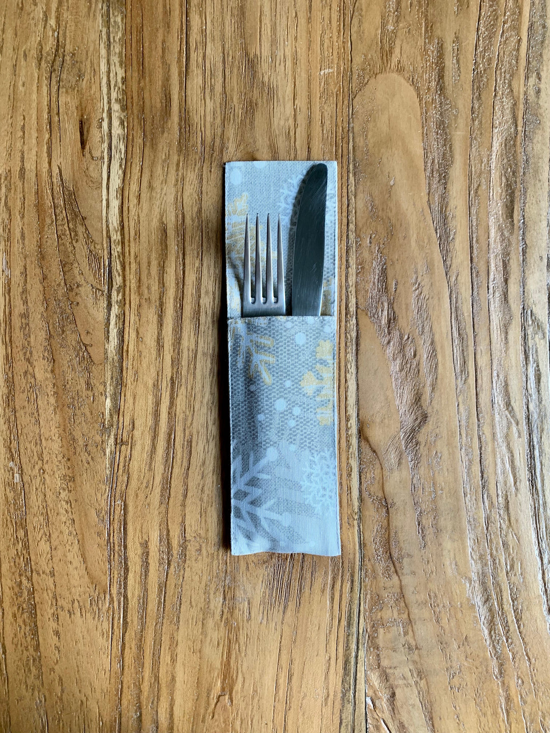 Vintermotiv bestikholder med snefnug-print, bomuld-poly blanding | TeaLurex Oro