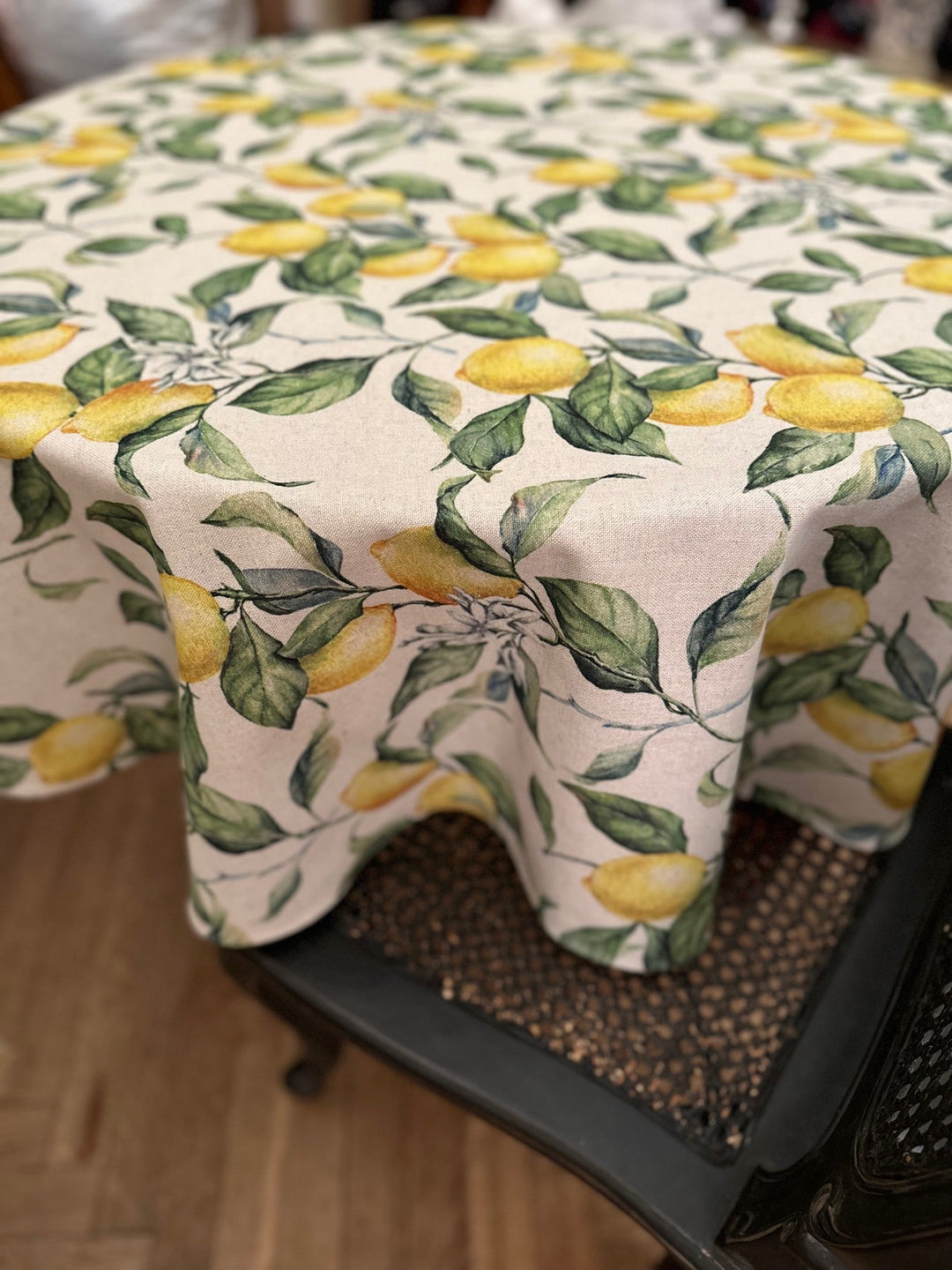 Rund dug i bomuld-hør-blanding, printet, Lemon Linen kollektion