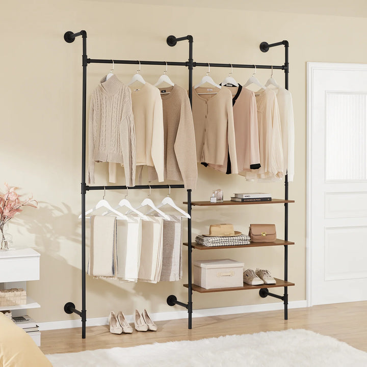 Pladsbesparende, åben garderobe i rå industriel stil (vægmonteret)