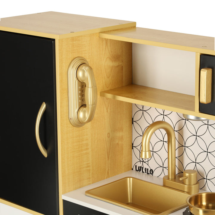 Trækøkken til børn med køleskab i guld