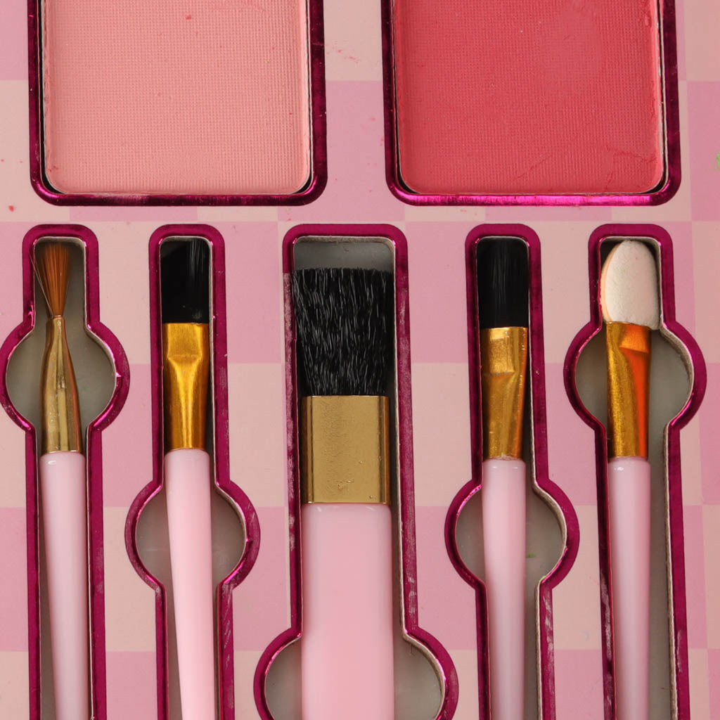 Bryst makeup og neglesæt makeup kosmetik skygger lak skuffer havfrue