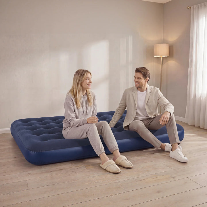Dobbelt luftmadras med pumpe, lagner og puder – grøn
