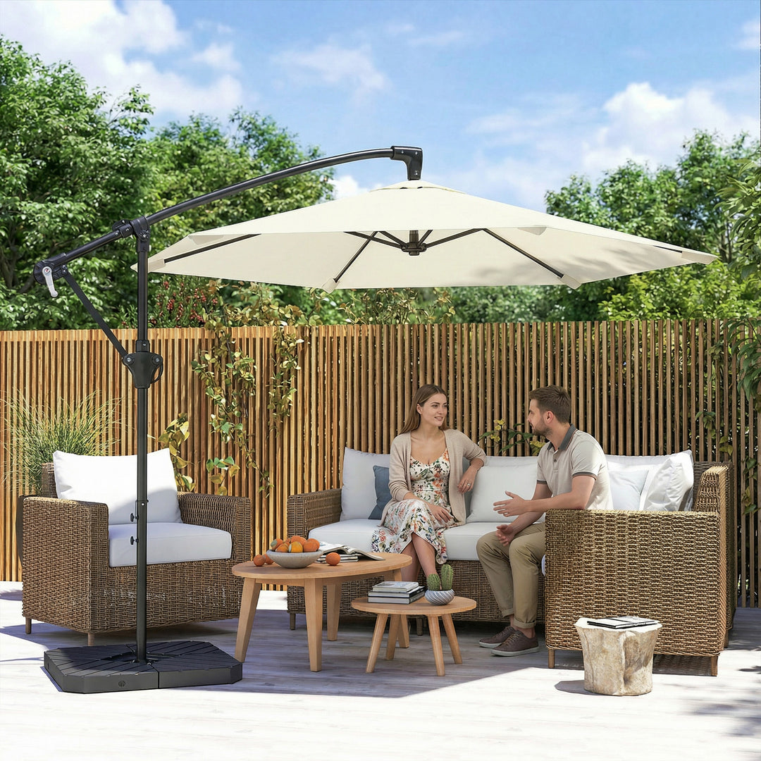 Fritstående parasol ca. Ø300 cm, solskærm med låsemekanisme, håndsving, stativ, vægte, cremehvid