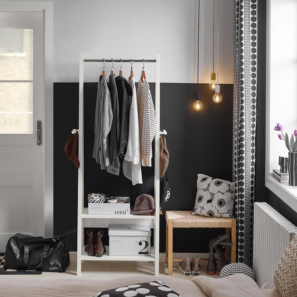 Garderobestativ med hylder til komplet organisering