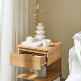 Moderne sengebord / sidebord med skuffe, 39x39x65 cm, naturfarvet