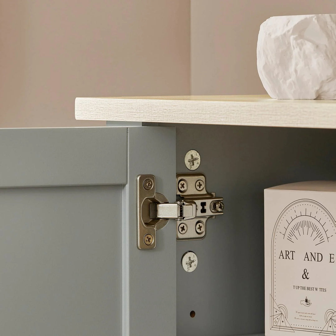 Vaskeskab til badeværelset i moderne grå – underskab med låger til vasken