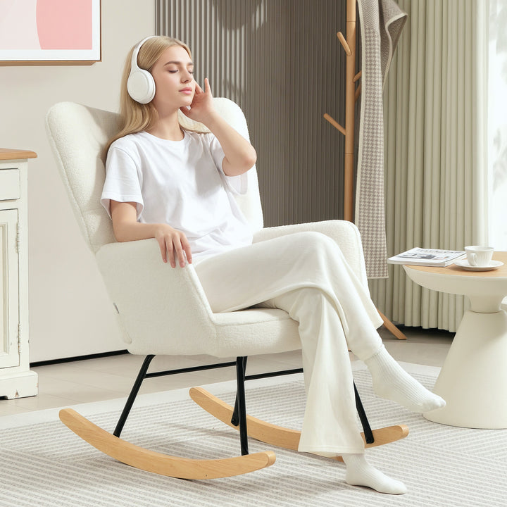 Gyngestol i fleece-look med armlæn, ergonomisk lænestol med træbase, til stue, soveværelse, hvid