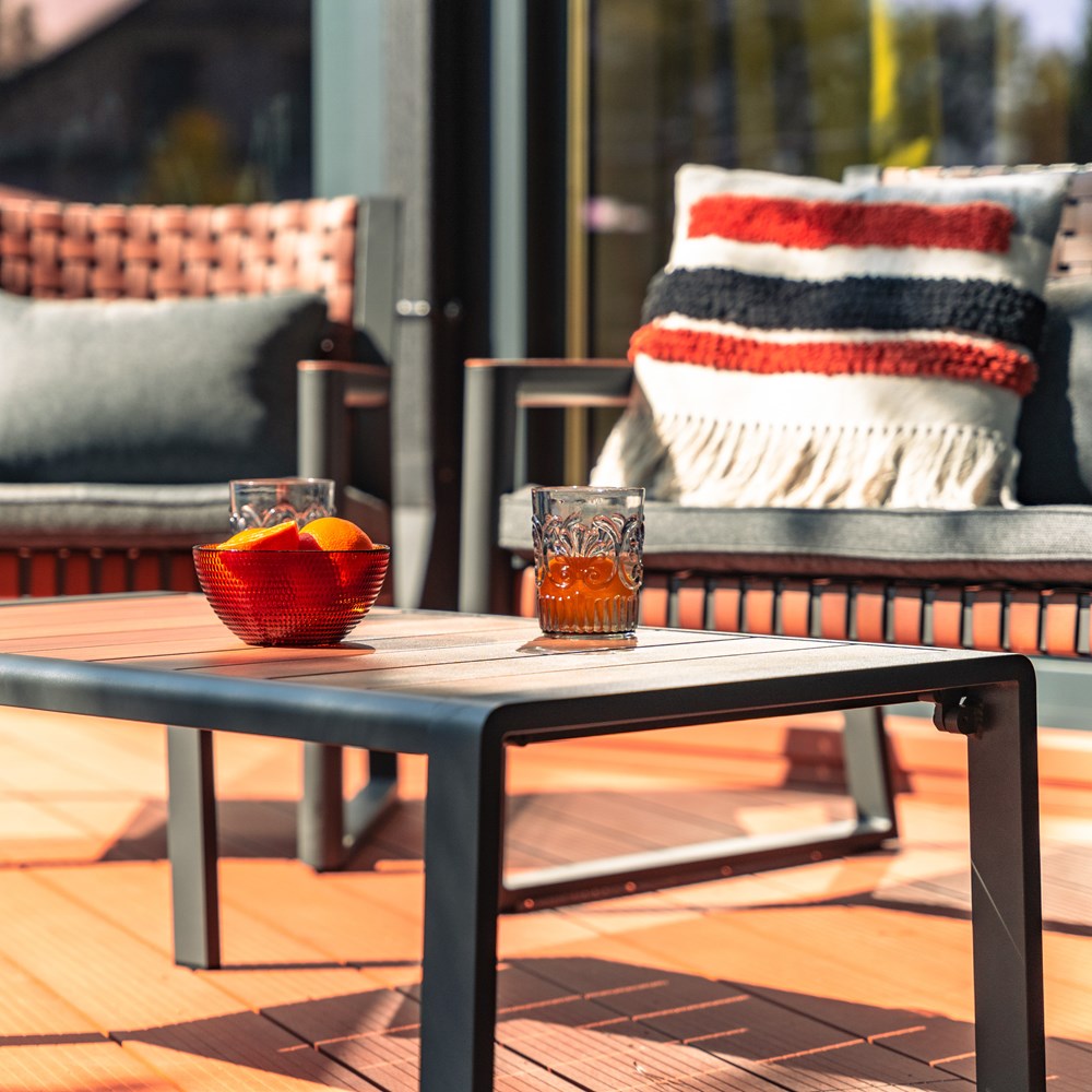 Moderne havemøbelsæt, sofa, 2 lænestole og bord