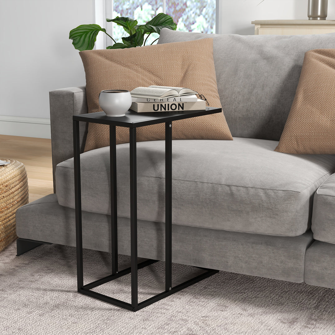 Slankt C-formet sidebord i stål – Perfekt til sofaen