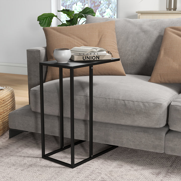 Slankt C-formet sidebord i stål – Perfekt til sofaen