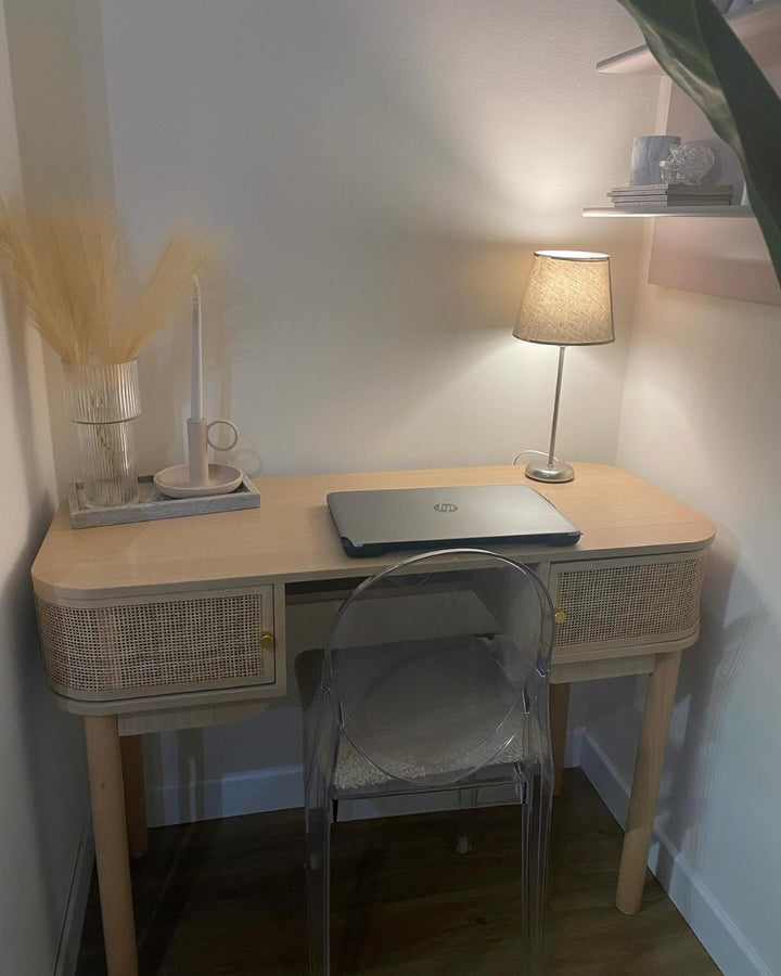 TOYAMA skrivebord med skuffer – naturlig rattan og moderne design