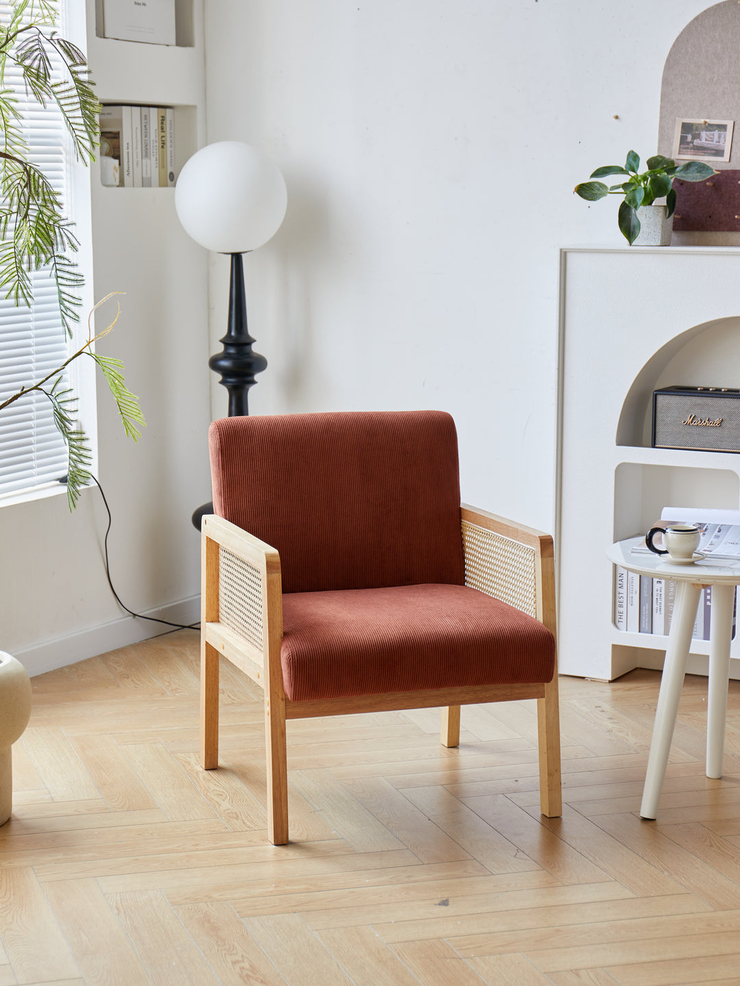 BORGO ood loungestol i rattan og corduroy terrakotta