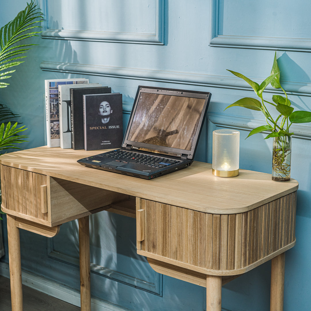 TOYAMA skrivebord i asketræ – moderne design med praktisk opbevaring