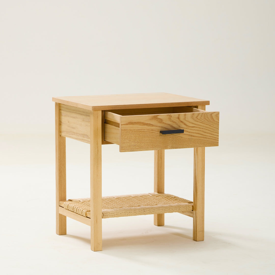 TENDO sengebord i træ og reb – naturlig charme og nordisk elegance