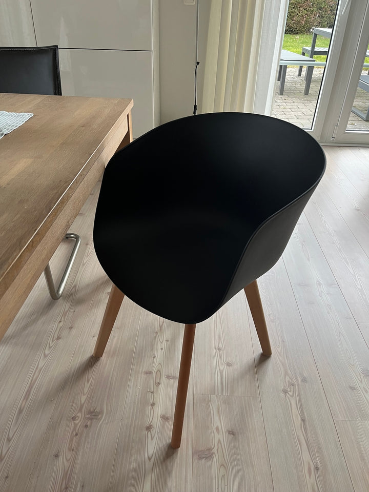 ALBORG Sæt med 4 spisebordsstole i træ og sort polypropylen