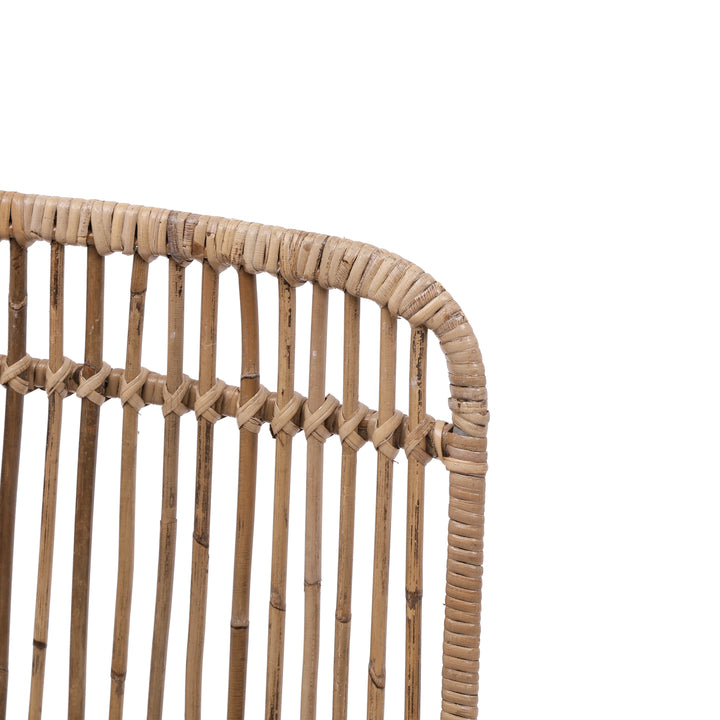 LUMPUR Sæt med 2 spisebordsstole i metal og naturlig rattan