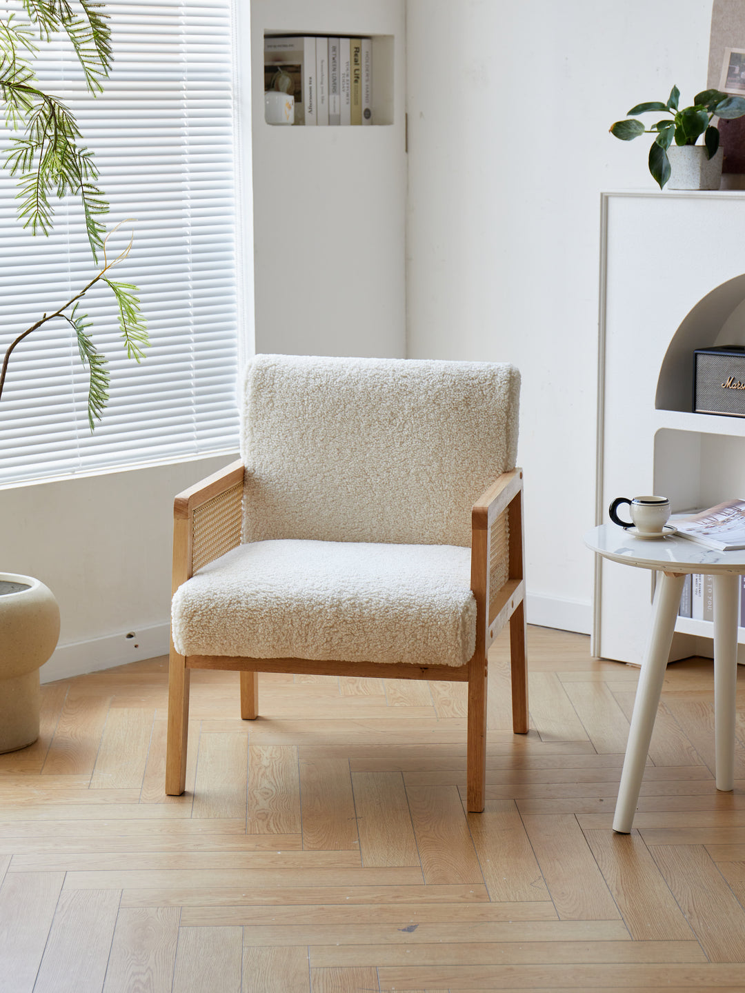 BORGO ood loungestol i rattan og bouclé hvid
