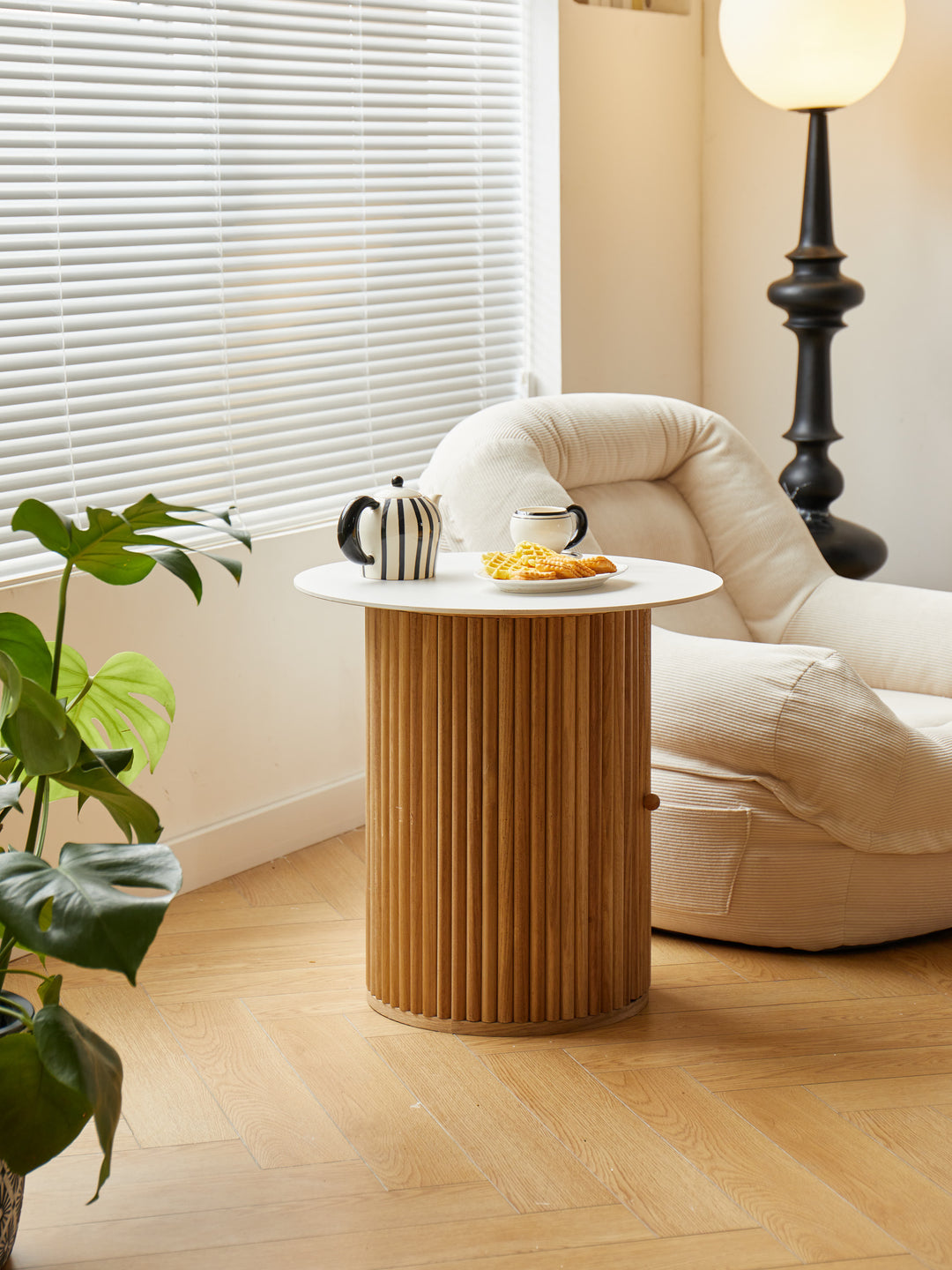 TRINIDAD sidebord i fyrretræ – stilrent design til dit hjem