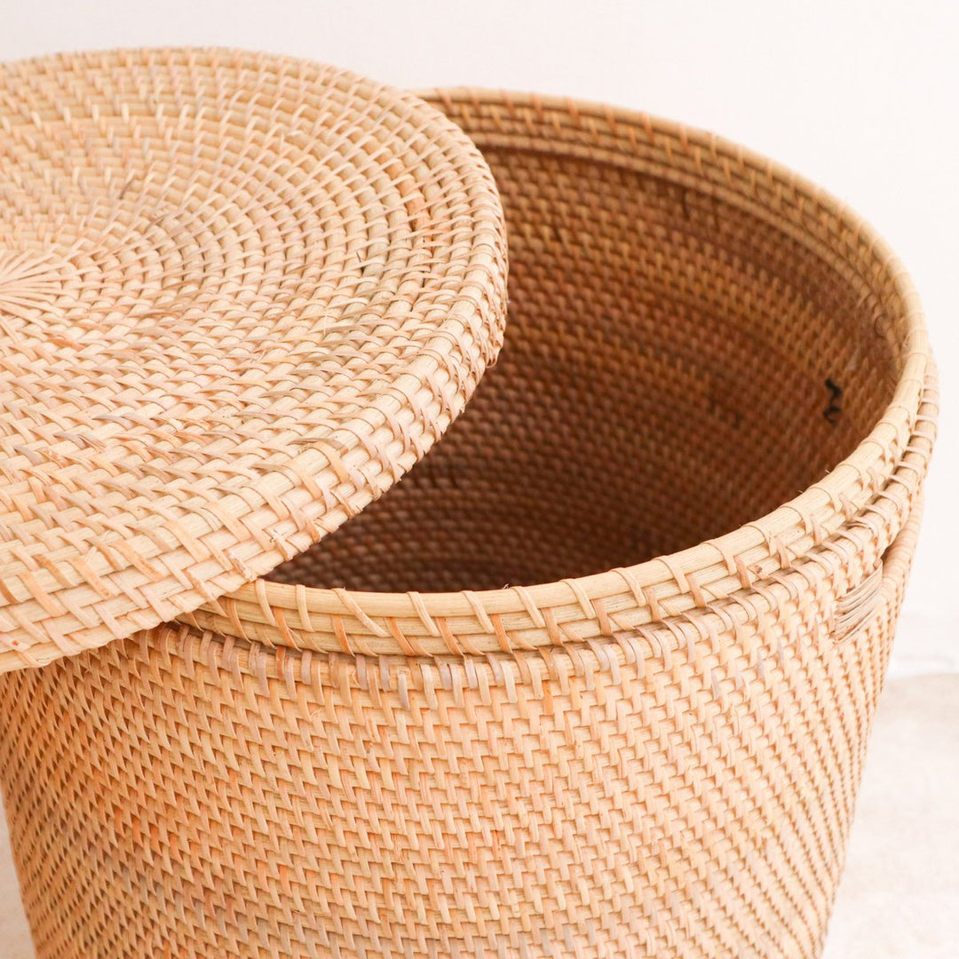 Vasketøjskurv med låg Opbevaringskurv lavet af rattan SARI (2 størrelser)