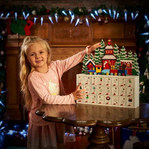 Pakkekalender i træ, juleby og tog, 24 rum