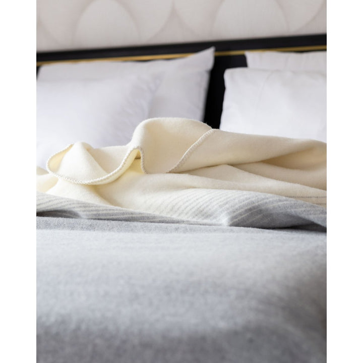 Merino/cashmere sengetæppe elfenben tåge