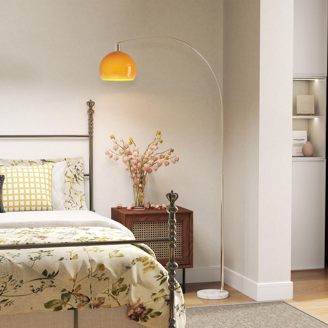 Bueformet gulvlampe med fodkontakt, lavet af marmor, metal og plastik, 26x90x180 cm, hvid og orange