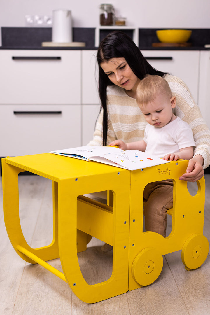 Køkkentrappe / montessori-læringstårn: bord, stol og trappe i ét til barn, gul