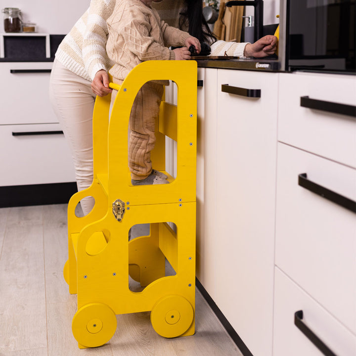 Køkkentrappe / montessori-læringstårn: bord, stol og trappe i ét til barn, gul