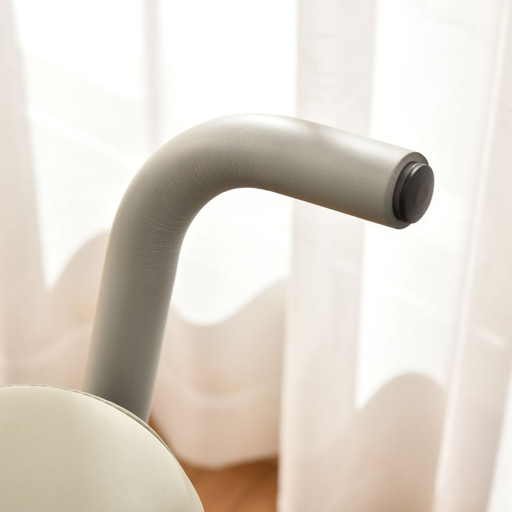 2-i-1 motionscykel med LCD-display, justerbar pulsmåler, sæde og hjul; foldbar motionscykel med 8 niveauer af magnetisk modstand, spændekabel og stålstel.