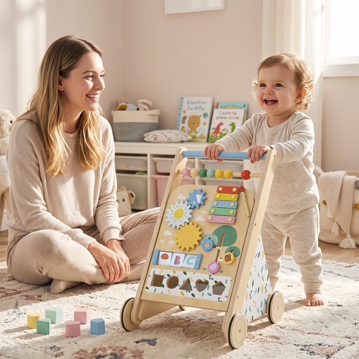Gåstol, ganghjælpemiddel i træ med hjul, egnet til børn fra 18 måneder.