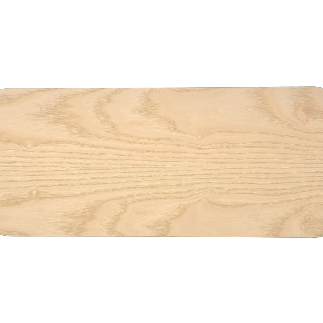 Detalje af monitorskærmstativ i askefinér og Chalk White