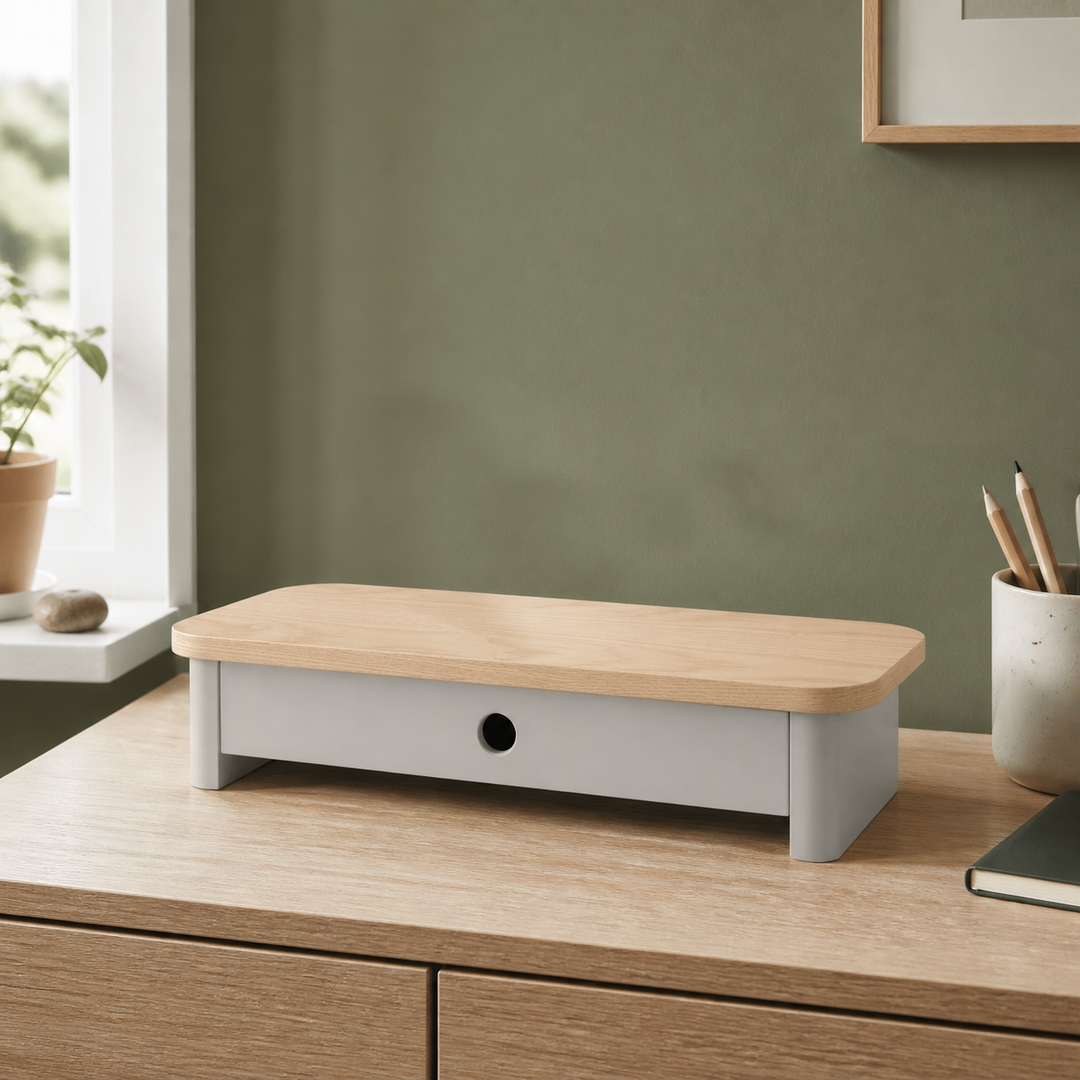 Monitorskærmstativ i askefinér og Pearl Grey set fra en anden vinkel