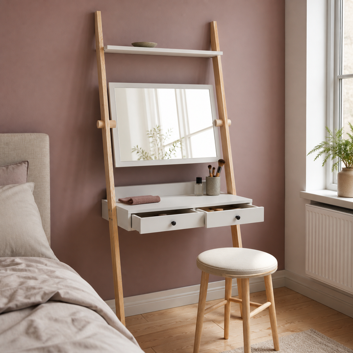 LENO sminkebord i asketræ og lysegrå i beboet dansk rum